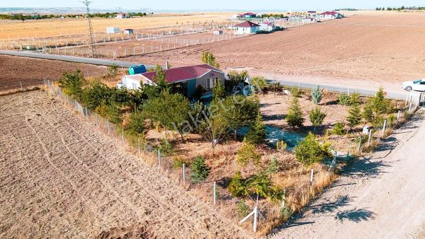 Gölbaşı'nda 1000 M2 Bahçe + Yapı Kayıt Belgeli Ev