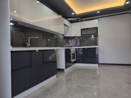 Recep Ümit Emlak Güvencesiyle Çamlıca Mahallesinde 3+1 Lüx Satılık Daire Nü2