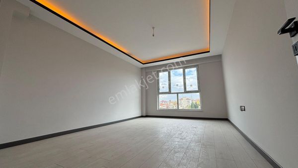 Recep Ümit Emlak'tan Emek Mahallesinde Tarih Bulvarı Ve Abant Caddesi Yakınında 2+1 Ferah Daire