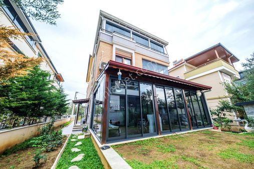 🌀yetki Gültaş Emlaktan Gürede Satılık 3+1 Denize 500m Kış Bahçeli Verandalı Villa