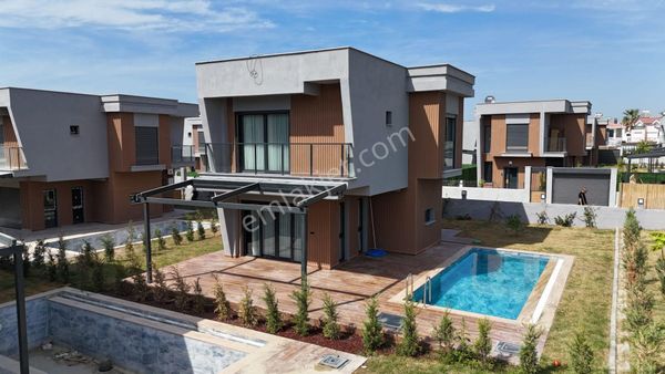 Kuşadası'n Da 0 Faizle 24 Ay Vade Kendi Elektriğini Üreten Özel Havuzlu Müstakil Villa Denize 600m!