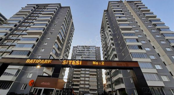Merkezı Konumda Metro Yakını Batıpark Sıtesı Genıs Kıralık 3+1