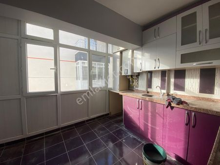 Koza Emlak'tan Akşemsettin Mahalesinde Cadde Üzerinde Ara Katta Yapılı 3+1 Satılık Daire