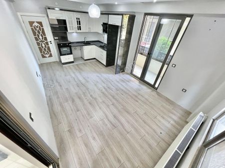 Berkay Demirel'den Altınkumda 4 Yaşında Çift Balkonlu 1+1 Daire