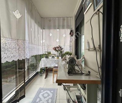 Kozyatağı Central Has.civarı Balkonlu Ebev. Banyolu 3+1 İskanlı Mal Sahibi Oturmaktadır