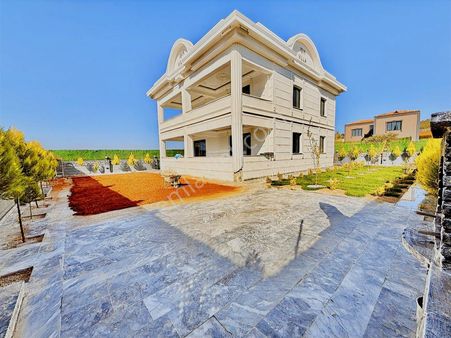Ayalp'ten Burç'ta 5+1 Satılık Havuzlu Villa!