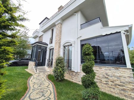 Delux'den Eşsiz Mimari,kusursuz Konfor:hayalinizdeki Villa