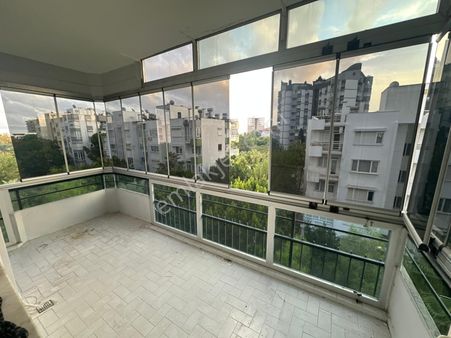 Site İçi Deniz Kenarına 5 Dk. Yürüme Mesafesinde Bakımlı 3+1