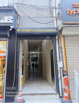 Konak'ta Dr. Şevki Uğur İşhanı'nda Kiralık Ofis