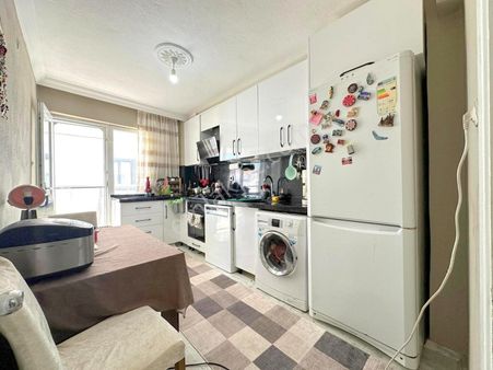 🟣 Güç Gayrimenkul'den Akçay'da Ayrı Mutfaklı Geniş Balkonlu Fırsat Satılık 2+1 Daire