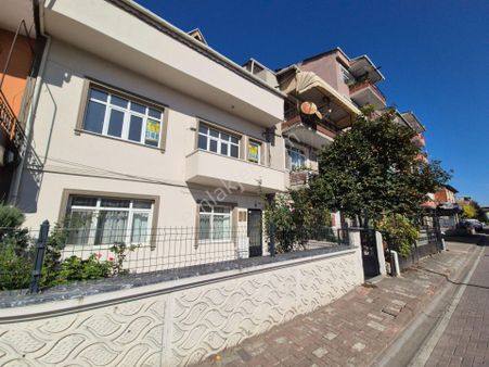 Eskidji’den İzmit 42 Evler’de Kiralık Bahçeli 2+1 Daire