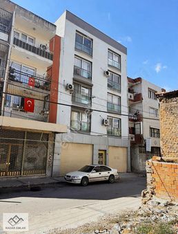 Konak Yenidoğan Mahallesinde Otoparklı Asansörlü Daire