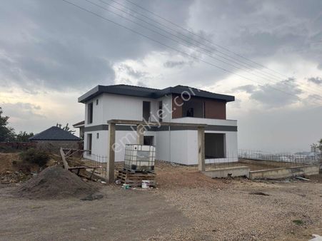 İnegöl Akhisarda 4+1 Manzaralı Geniş Bahçeli Müstakil Lüks Villa