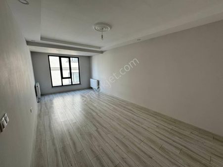Bir Emlak'tan Çavuşlar Mahallesi D-655 Kenarı 2+1 80 M2 Kiralık Daire