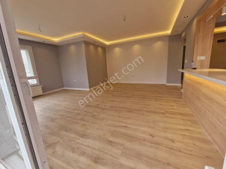 Askeri Hastane Karşısı 3+1 125m2 Ara Kat Lüks Dekorlu Köşe Ferah Daire