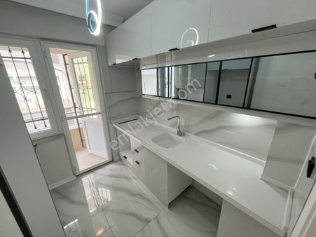 Parla'dan Akçay Merkez De Doğalgazlı Ön Cephe Satılık 3+1daire