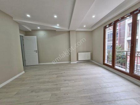 Küçükçekmece Gültepede Satılık Ön Cephe 110 M2 3+1 Arakat