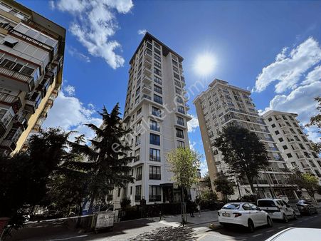 Oben'den Kozyatağı'nda Minibüs Caddesine 3. Bina 2+1 65m² Net