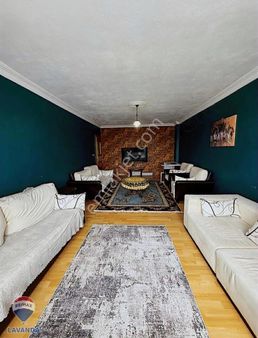 Muhittin Mahallesi Ana Yol Üzerinde 3+1 Eşyalı Geniş Daire