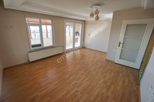 Meral R6393 Yenimahalle Yeniyol Caddesinde Ankastreli Asansörlü Göl Deniz Manzaralı 2+1