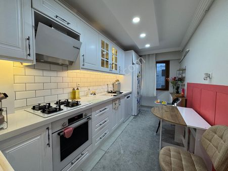 Bilginoğlu Emlak'tan Muradiye 23 Nisan Parkı Civarında 3+1 Ara Kat