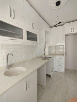 Akçay Emlak'tan Akşehir Yıldırım Okulu Yanı Sıfırdan Farksız Yerden Isıtma Ara Kat Kiralık 3+1 Daire