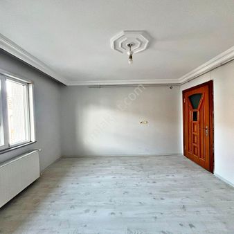 Metrobüse Yürüme Masafase 3+1 Kiraılık Ara Kat Daire