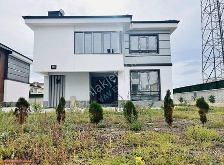 Meram Lalebahçe Mahallesi'nde Oturuma Hazır Site İçi Lüks Villa!