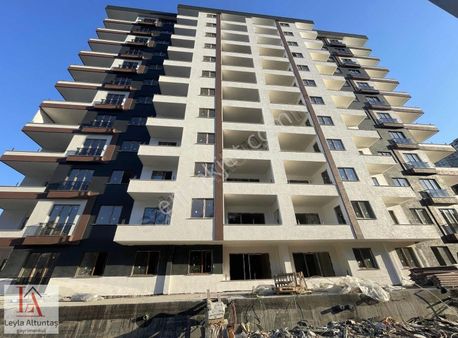 Kaşüstü Merkezde Satılık Sıfır 1+1 Dare.