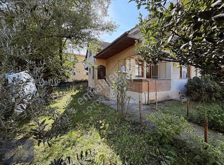 Kartepe Köseköy Mahallesi 303 M2 Arsa İçerisinde Müstakil Ev