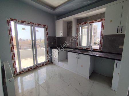 Aziz Emlak‘tan Yalınayak’ta Satılık 2 + 1 Bağımsız Mutfak Merkezi Yerde