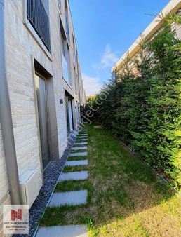 Bahçeşehir D14 Demiröz Sitesin'de 220m2 5+2 Satılık Villa
