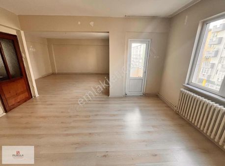 Bahçelievler Mahallesi Cadde Üstü Kiralık Arakat 3+1 Daire