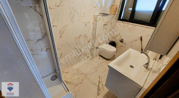 Çekmeköy Taşdelenin En İyi Lokasyonunda Prestijli Plazada 270m²