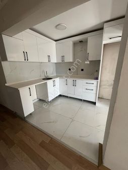 Artenew Emlak'tan Bornova Atatürk Mahallesi De Kiralik 1+1