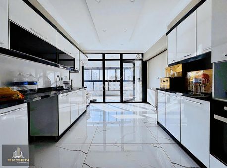 Eksen'den Cadde Üzeri Lüks Yapılı Önü Açık 4+1 Site Dairesi