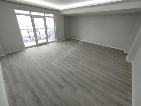 Fazelden Çamlıca Behçet Necatigil Caddesi Üzerinde Satılık 3+1 Bu Fiyata Böyle Bir Daire Yok