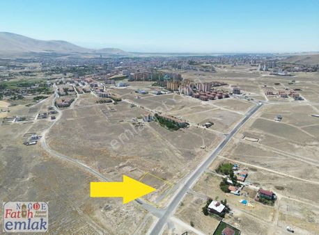 Niğde Evlerinde Cazip Fiyat***anayolda*** 672 M2 Köşebaşı Arsa