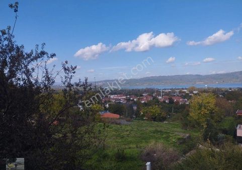 Göl Manzaralı 261 M2 Arsa İçinde Müstakil Ev Satılık...
