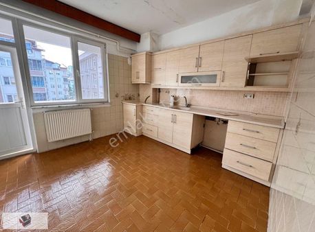 Umut Emlak'tan Yeni Mahallede Kiralık 3+1 Daire