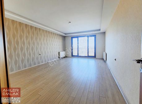 Ahiler'den Site İçerisinde Asansörlü 3 Oda 1 Salon Daire