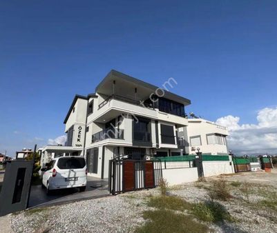 Didim Efeler Mahallesinde Satılık 4+1 Ayrı Mutfak Köşe Başı Muhteşem Villa Satıyoruz