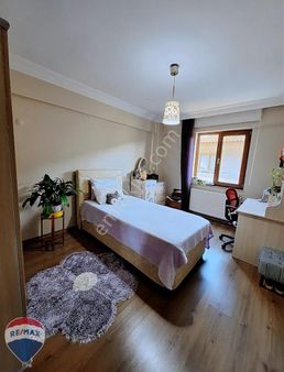 Serdivan Yazlık Dereboyu Konaklarında Satılık 3+1 Daire