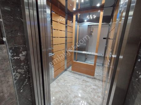 Kuşadası Ege Mahallesi Çift Banyolu 2+1 Dire