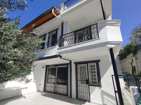 Kuşadası K.denizinde Satılık 4+1 Triblex Villa