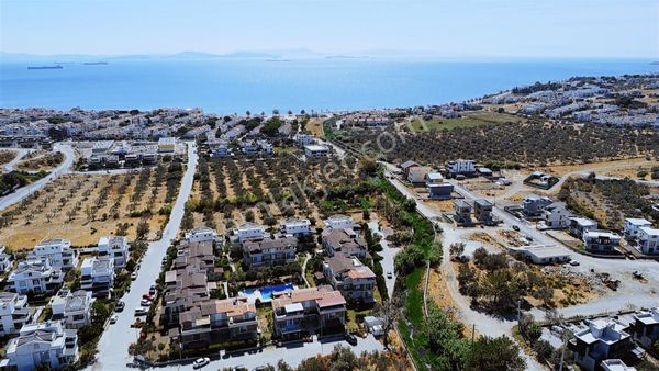 Era Angel'dan Çandarlı'da Havuzlu Sitede Çatı Dubleks Daire