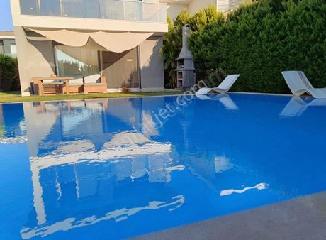 Turyap Çeşme Reisderede Kiralık Havuzlu Müstakil 3+1 Villa