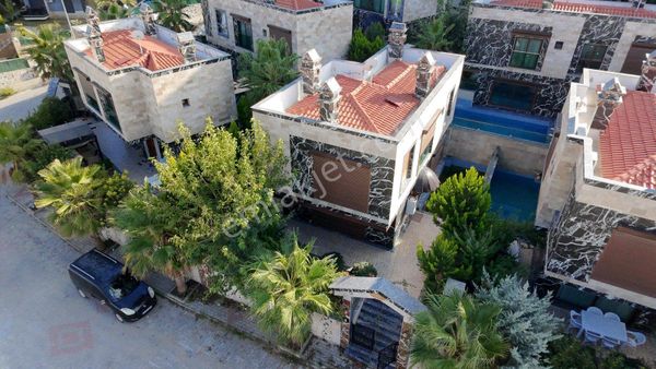 Şehir Merkezinde Tek Müstakil Özel Havuzlu Lux Villa