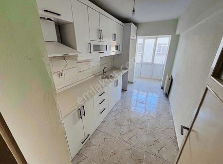 Onurlu'dan İstasyon Mah Cadde Üstü Merkeze Yakın 3+1 Kiralık