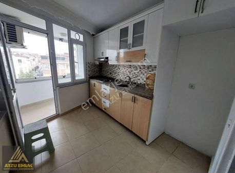 Arzu Emlak'tan Gazi Cadde Üzerin Satılık Asansörlü Ara Kat Daire